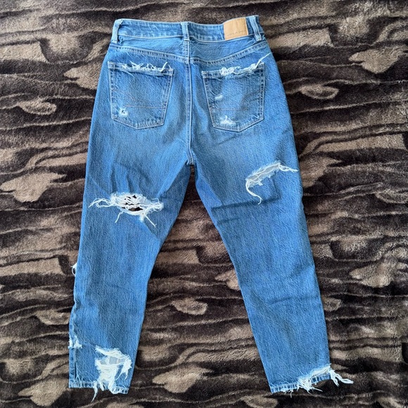 American Eagle Ripped Mom Jean - Picture 4 of 12